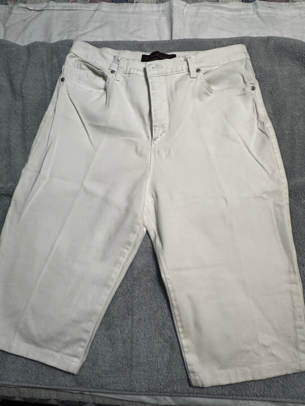 Gloria Vanderbilt White Amanda Capri Pants - Classic Fit size 14P